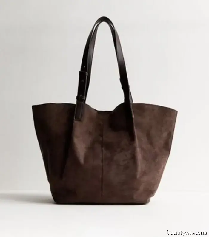 È vero: tutti quelli con buon gusto stanno indossando outfit con questo colore di sneaker di tendenza in questo momento.