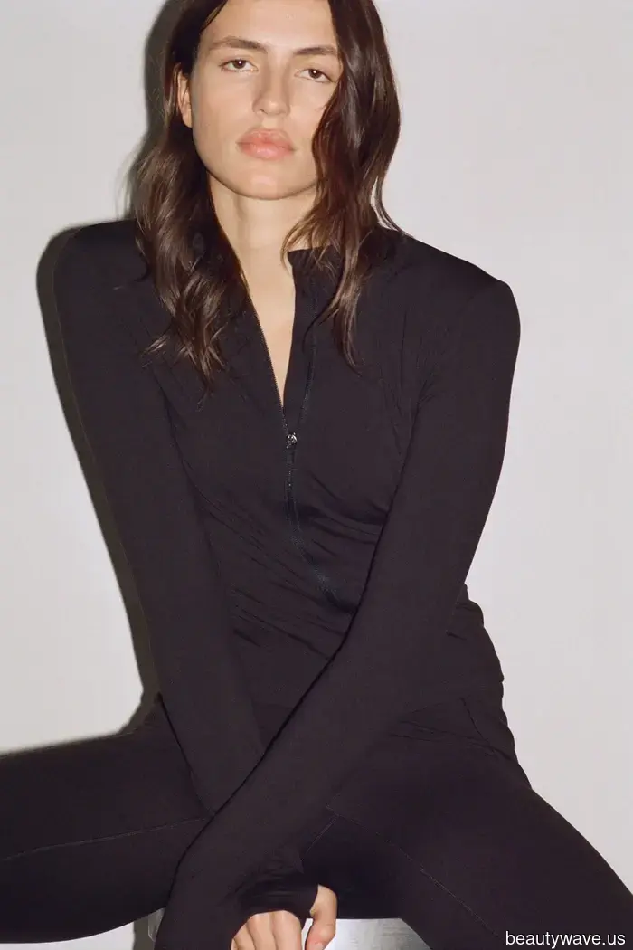 If you're planning to wear leggings and trainers in 2026, style them this way to achieve a chic look.