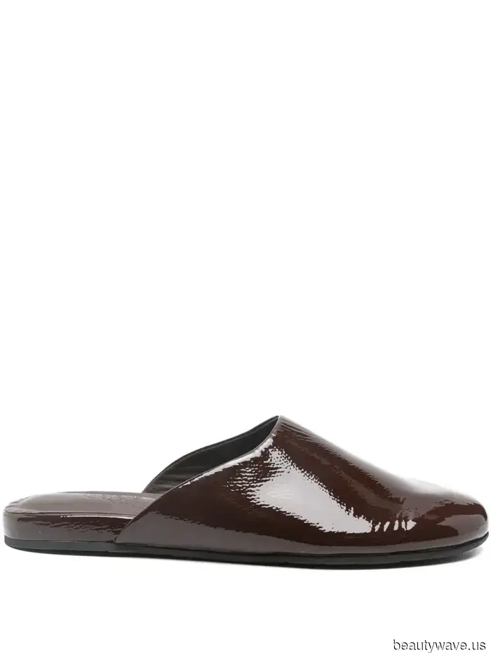 Esta alternativa de menos de $120 es lo único que me impide gastar $1,000 en las mules The Row de Hailey Bieber.