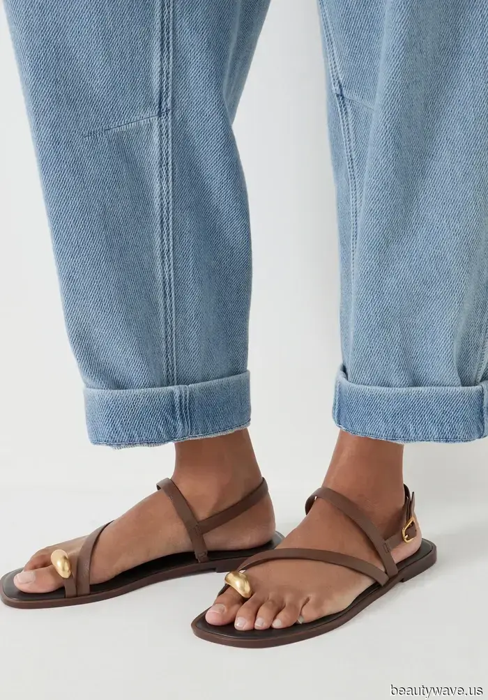 Ich dachte, ich hasse die Mode der 2000er, aber diese Retro-Sandalen-Trends sind tatsächlich schick.