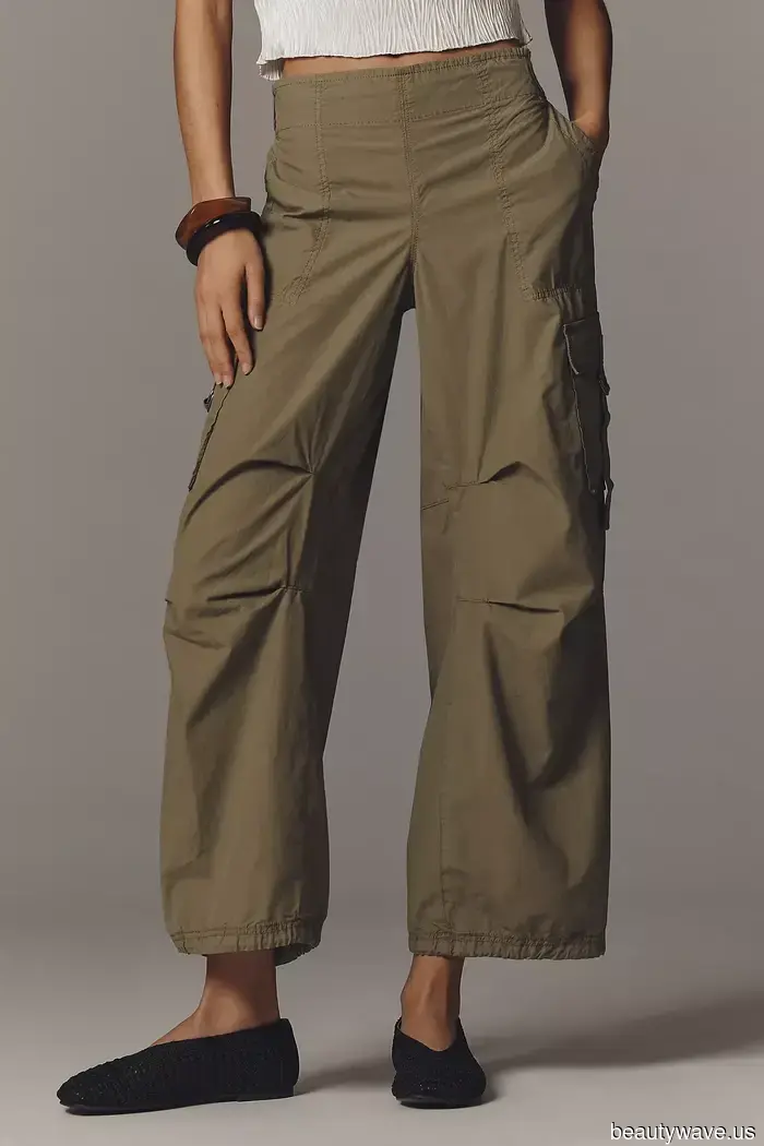 To Avoid a Dated Look While Wearing Birkenstocks, Match This Specific Style With This Pant Trend.