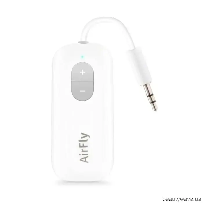 What's in My Bag: 12 Essential Personal Items I Always Bring When I Travel