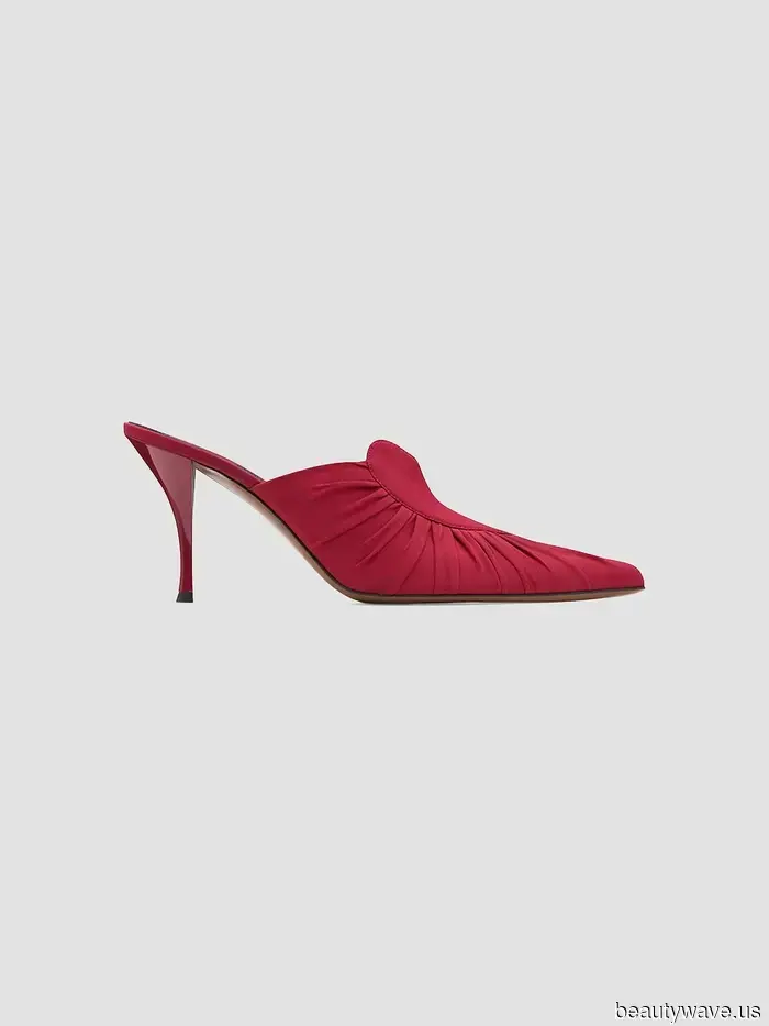 If you're aiming for a stylish and unexpected look, try this controversial combination of pant and shoe colors.