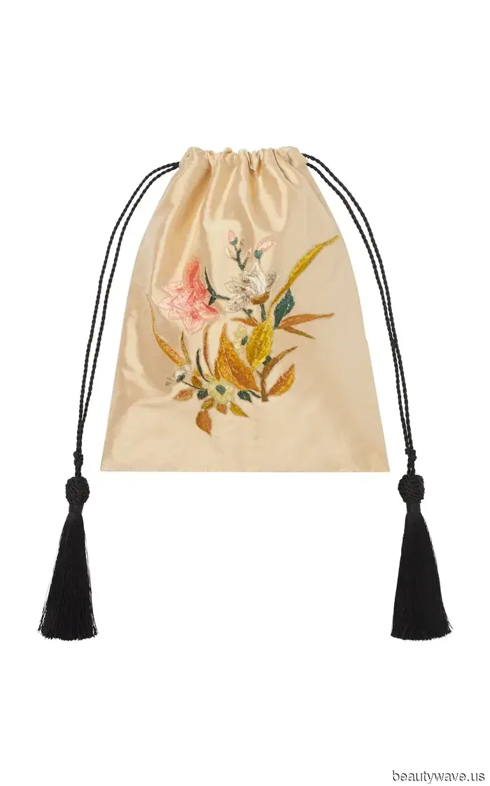 The Trendiest Dressers in NYC Are Currently Embracing Florals.