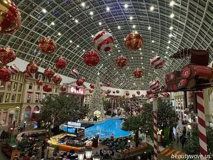 Dream Island is ready for the holidays: 450 New Year's trees, floating balloons and magical installations.