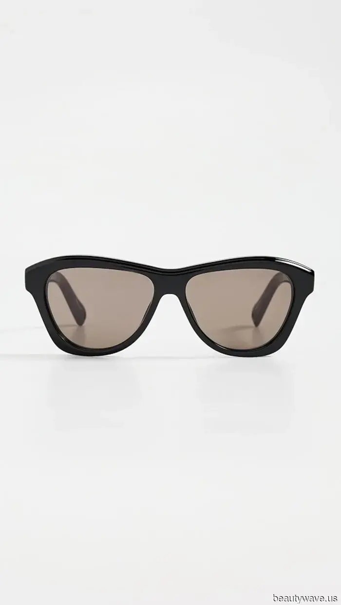 If you plan to wear leggings in 2025, please stick to styles like these, these, and these.