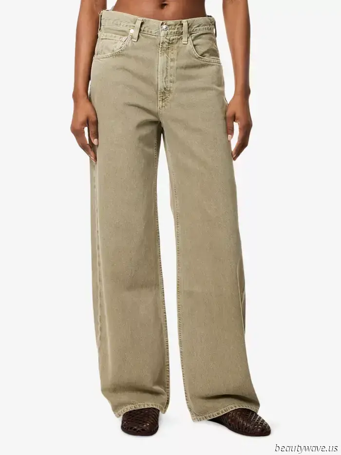 I jeans basici non sono fuori moda, ma questa tendenza in denim sembra decisamente più da 2025.