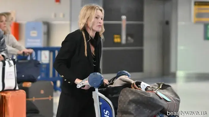 Kate Moss has just landed at the airport sporting the anti-jeans trouser trend that I genuinely suggest wearing while traveling.