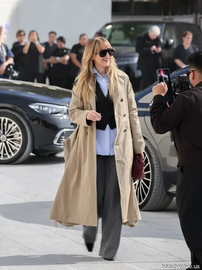 From VB to Olivia Dean, these were the most stylish celebrities of 2025.