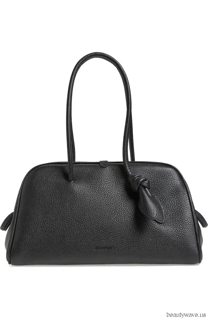 "Странный", но продвинутый способ, которым модные люди стилизуют свои свитера на осень 2025 года