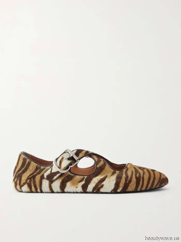 Everyone is aware that I have great taste in shoes—here are 7 summer trends that I wholeheartedly endorse.