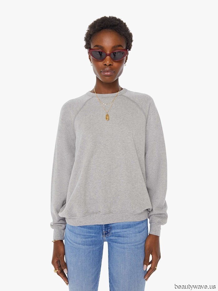 I work in the fashion industry in New York City, and this is my capsule wardrobe (stylish looks are created with it).