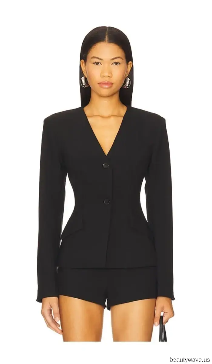 Ho impostato il limite di prezzo di ricerca Revolve a $150 e ho trovato questi 44 gioielli chic.