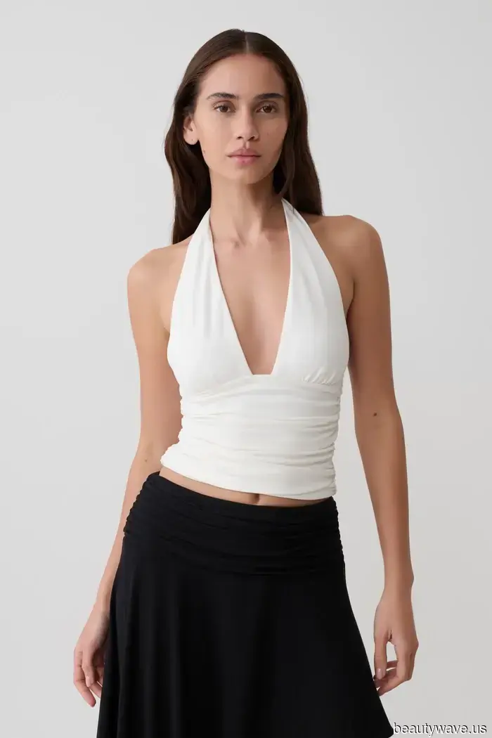 Fashionable women understand that donning this color from head to toe is incredibly stylish this summer.