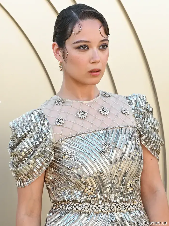 Laufey Is Our Ultimate Coquette Beauty Muse—7 "Vintage Romance" Outfits to Inspire You