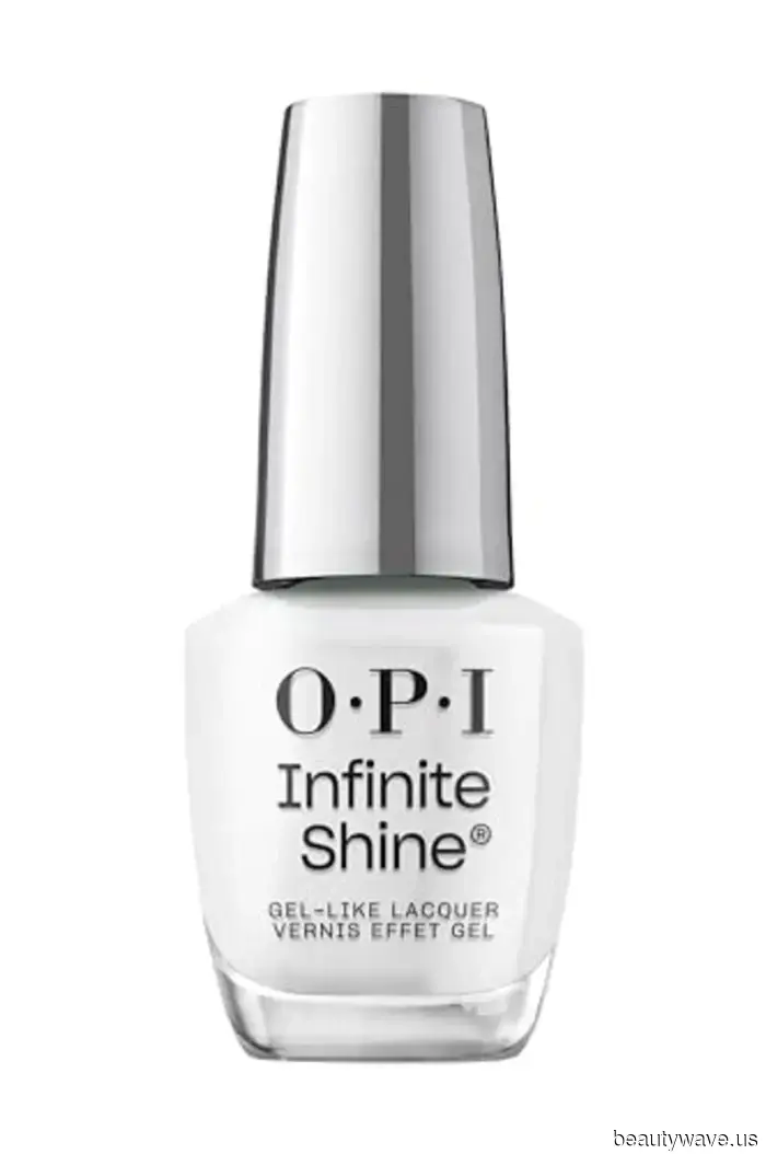 Le unghie a quadri gel di Kylie Jenner dimostrano che questo colore OPI è davvero il più versatile.