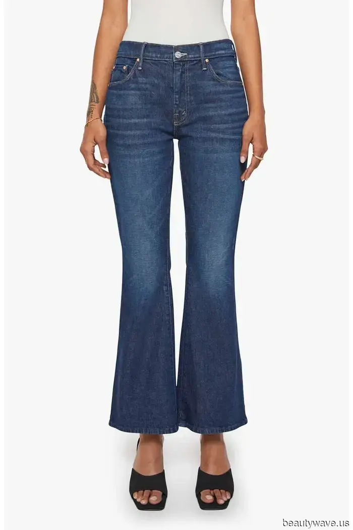 Forget the skinny jeans—women in their 40s are embracing this stylish denim trend paired with black flats instead.