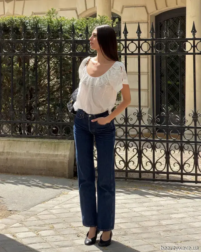 Da Parigi a Londra, ecco come le donne europee chic indossano una blusa e jeans quest'estate