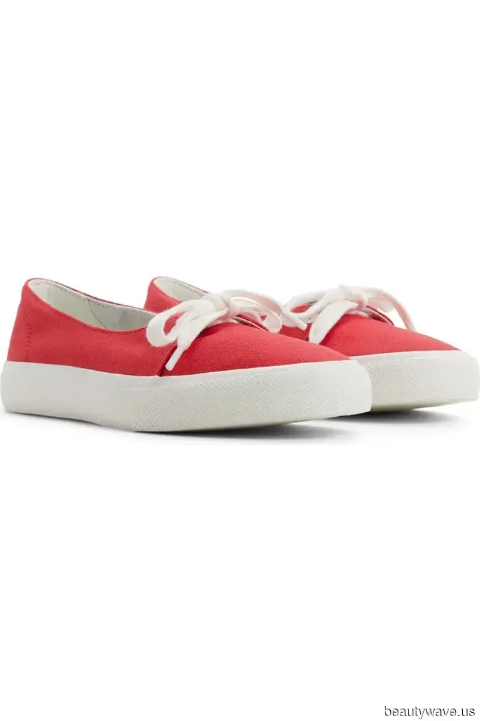 Suede Sneakers, It's Over—Fashion Enthusiasts Under 30 Are Bringing Back This "Simple" Sneaker Trend for…