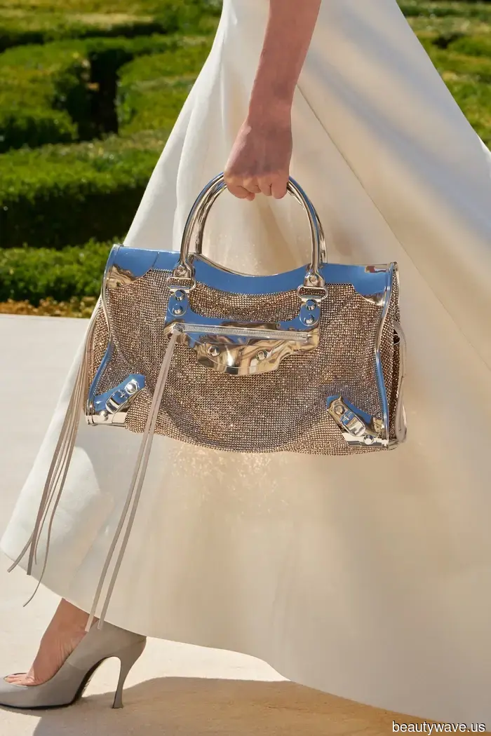 I’ve just returned from Paris Couture Week—here are four moments that are still on my mind.