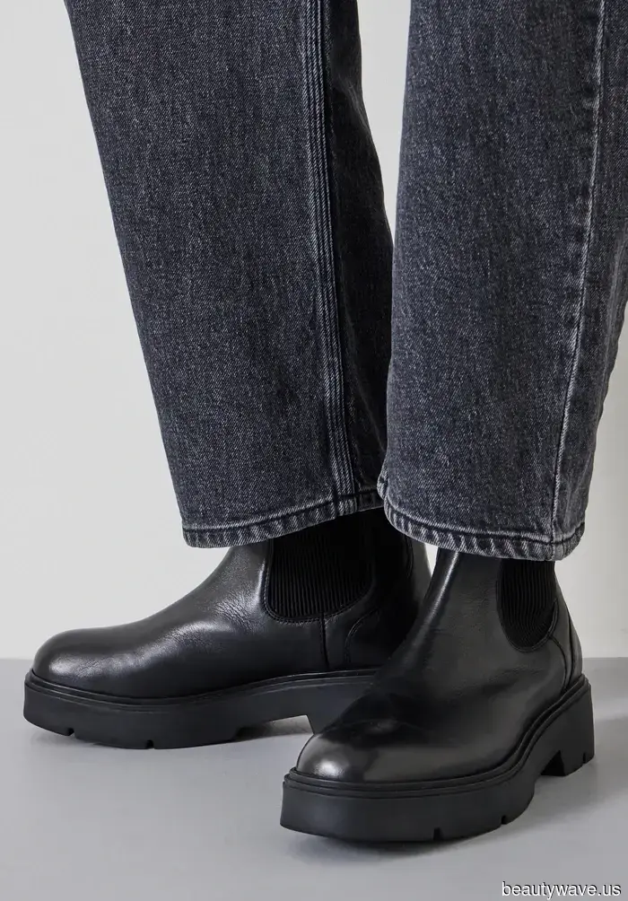 Jennifer Lawrence just showcased the boot style I’ve always claimed pairs perfectly with straight-leg jeans.