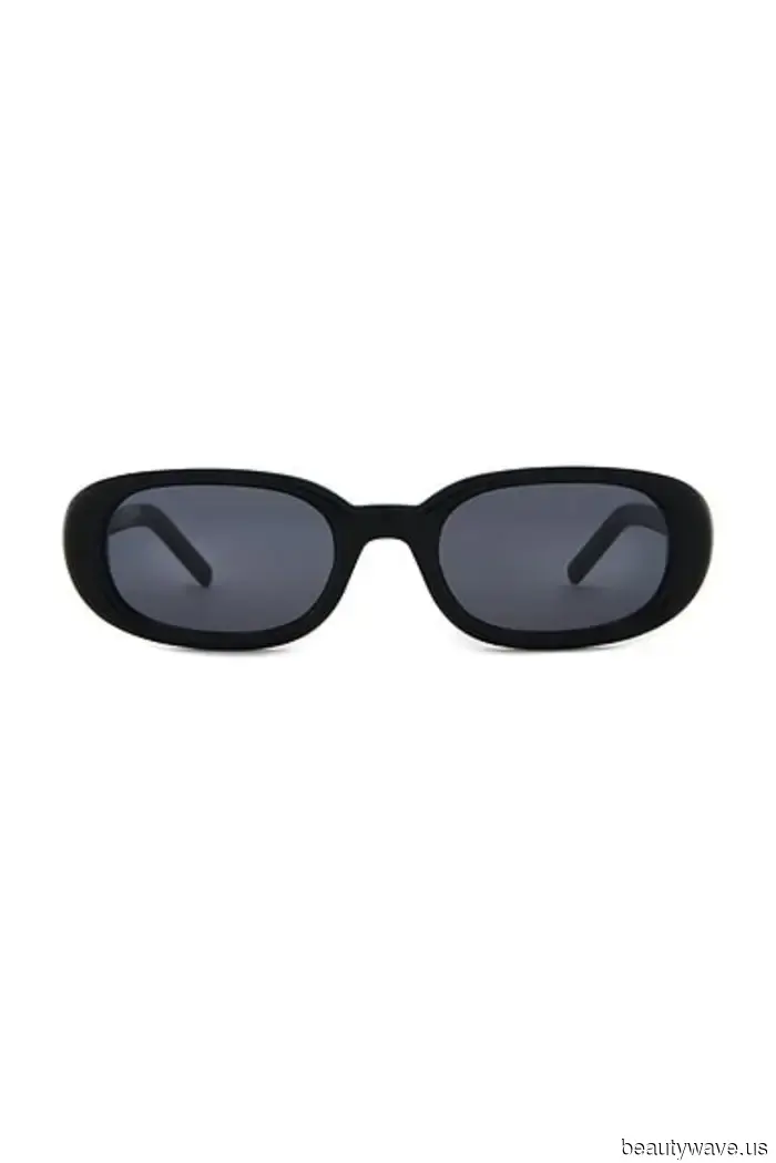 Every stylish woman is donning this "plain" yet sophisticated skirt—apologies to minis and maxis!