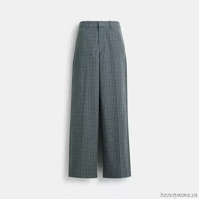 Don this stylish accessory with pants this summer if you wish to achieve a luxurious look.