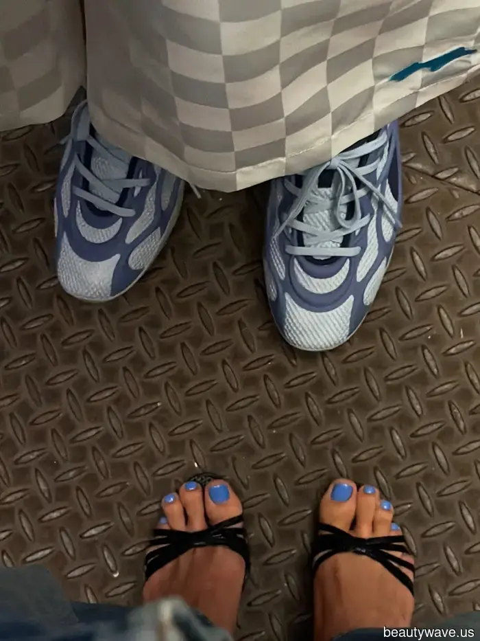 Estoy en el ánimo de un pedicura fresca&mdash;Estos 6 tonos estarán en los pies de todos en agosto.