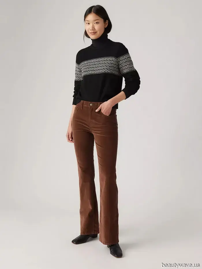 Estoy rompiendo con los pantalones negros y pasando el otoño en esta rica tendencia de color de pantalones en su lugar.