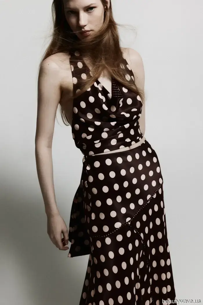 Lace! Transparent! Satin! 31 Stunning Tops to Match With Your Favorite Jeans This Spring