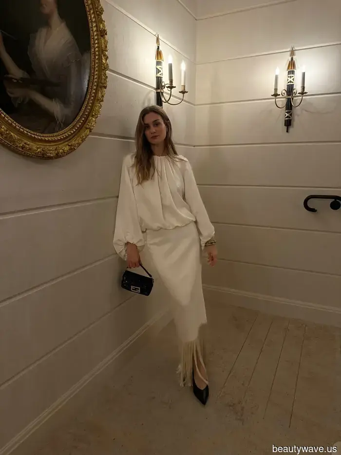 No Brillos, No Terciopelo&mdash;Esta Es la Tendencia de Vestidos Elegantes que las Mujeres Francesas Usan Durante la Temporada de Fiestas en su Lugar