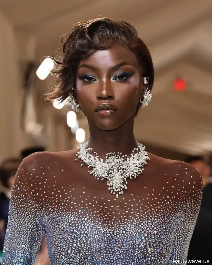 Dal 1981 al 2025, questi look di bellezza del Met Gala sono i migliori di sempre indiscussi.