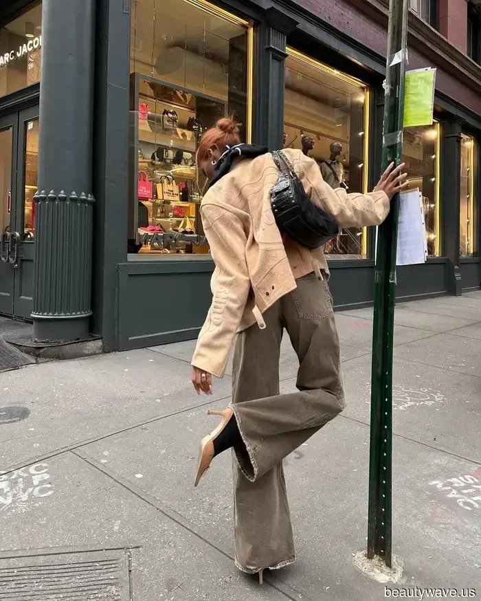 Just so you know: Currently, every fashion enthusiast is opting for this beautiful shoe color rather than black.