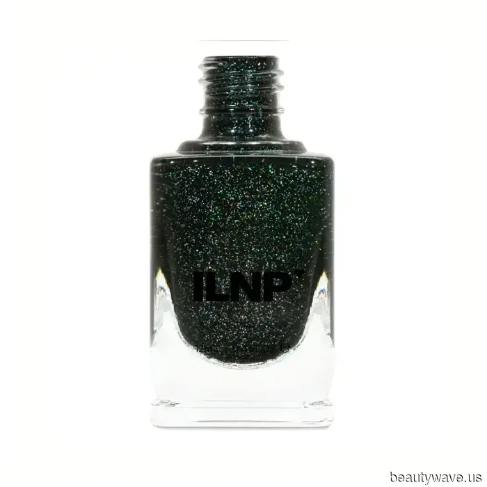 Elegante, senza tempo e ovunque guardi: I soli 9 colori di smalto scuro di cui hai bisogno per una manicure ultra-lussuosa