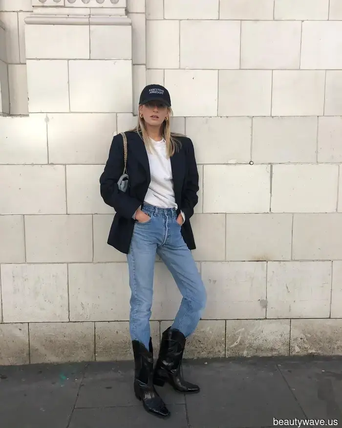 The Distinctive Style That Everyone Fashionable in NYC Will Adopt When Pairing Boots with Jeans This Fall