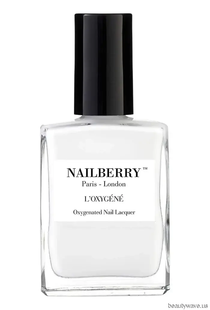 Nicht Chrome, Nicht Milky&mdash;"Marshmallow Nails" ist der elegante Maniküre-Trend, den man sich diesen Winter wünschen sollte.