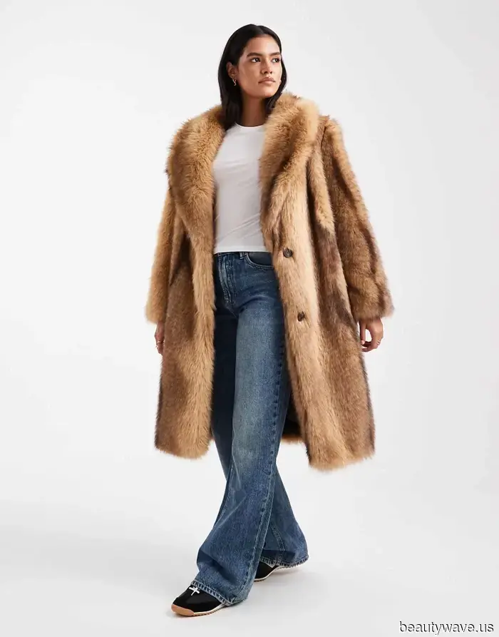 Cada mujer elegante debería tener este estilo de abrigo en su guardarropa de invierno.