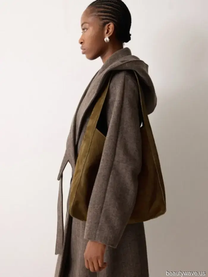 Improvvisamente, i londinesi alla moda stanno scambiando le loro borse marroni per questo stile molto specifico e molto più alla moda.