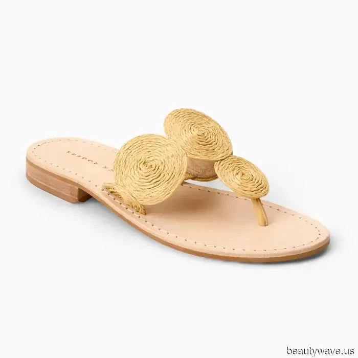 I work in fashion in NYC—here are the 7 summer shoe trends featured in my capsule wardrobe.