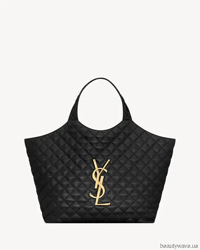 Graue Jeans sind derzeit im Trend&mdash;das sind die 5 schicksten Schuhe, die man dazu tragen kann.