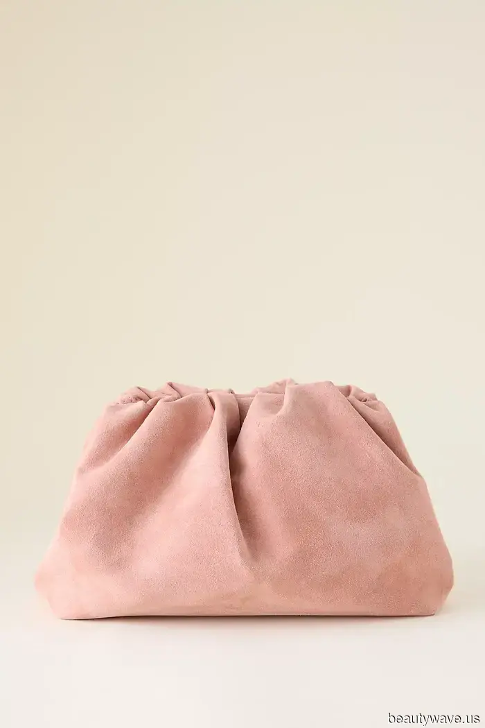 No es necesario ceñirse al blanco y negro&mdash;Kate Middleton encontró la combinación de colores elevada que se ve igual de elegante.