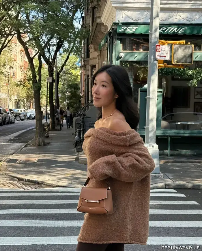 Так много стильных женщин, за которыми я слежу, владеют этой элегантной, неожиданной сумкой&mdash;Теперь она на распродаже