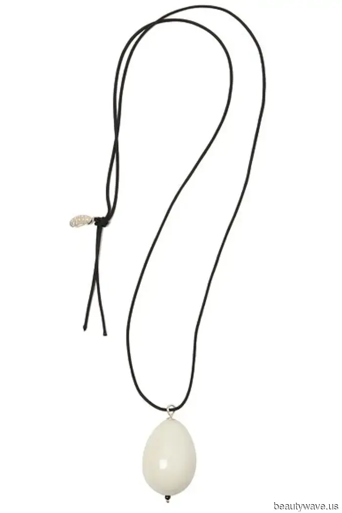 The Unexpected Jewelry Trend That People Are Pairing With Coats and Sweaters This Season