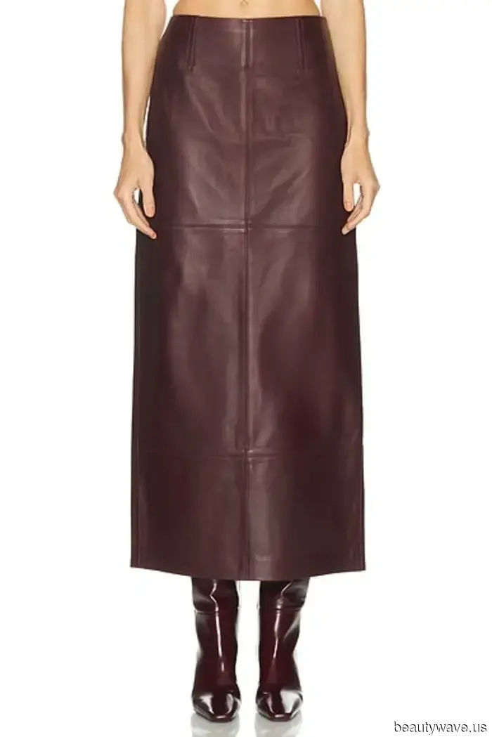 This Is the Skirt Style Editors Consistently Don During Winter Fashion Events.