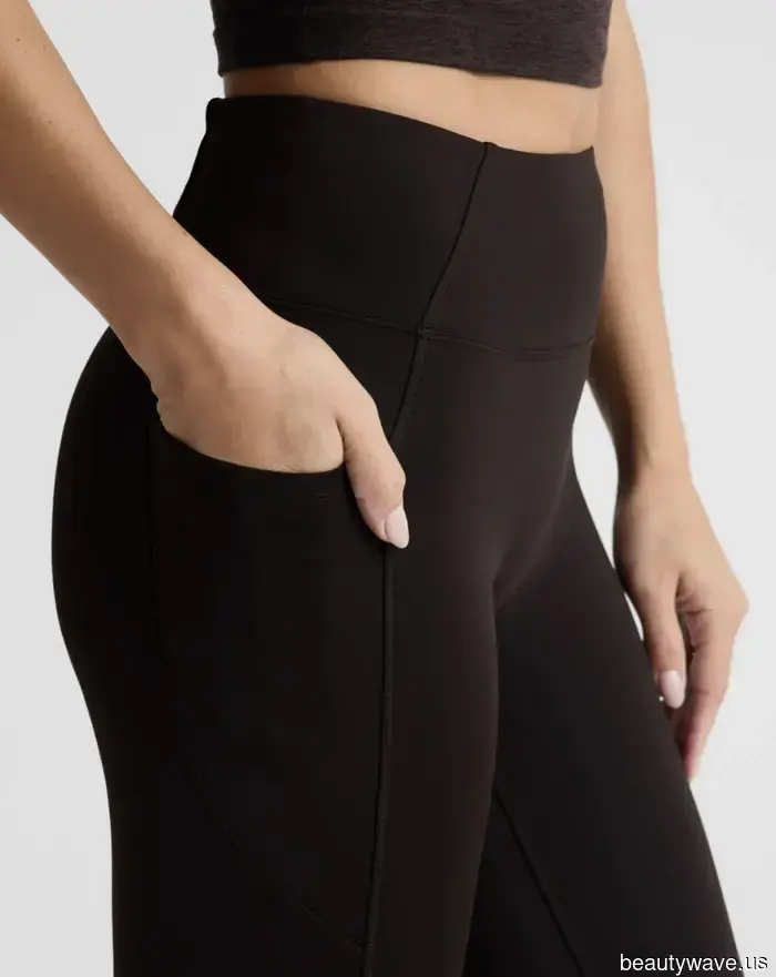 Scambiare i tuoi leggings neri con questa tendenza di colore più sofisticata è così 2026