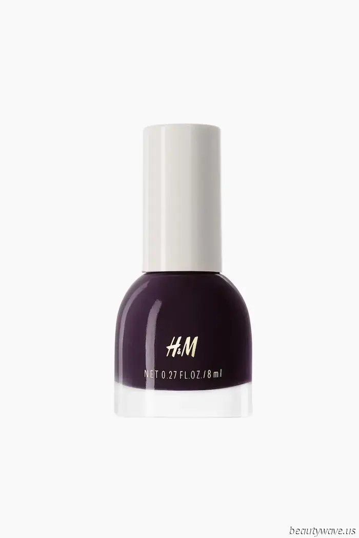 Kühler als Burgunder: Dieser schicke Nagellacktrend ist derzeit besonders beachtenswert.