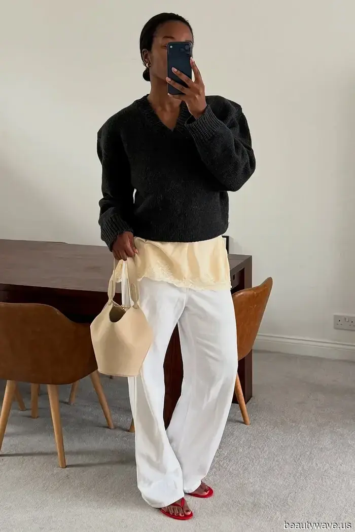 The official coolest jeans color to pair with sandals this year has just been announced.