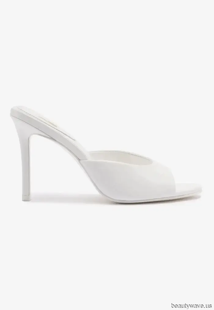 Esta es, con mucho, la tendencia de zapatos más sexy para usar con jeans en este momento.