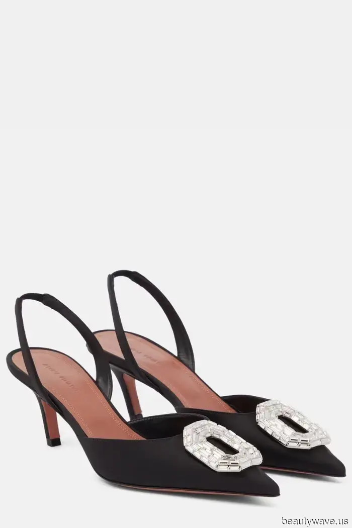 Las personas de moda en toda Europa saben que estos son los mejores zapatos para llevar con vestidos negros.