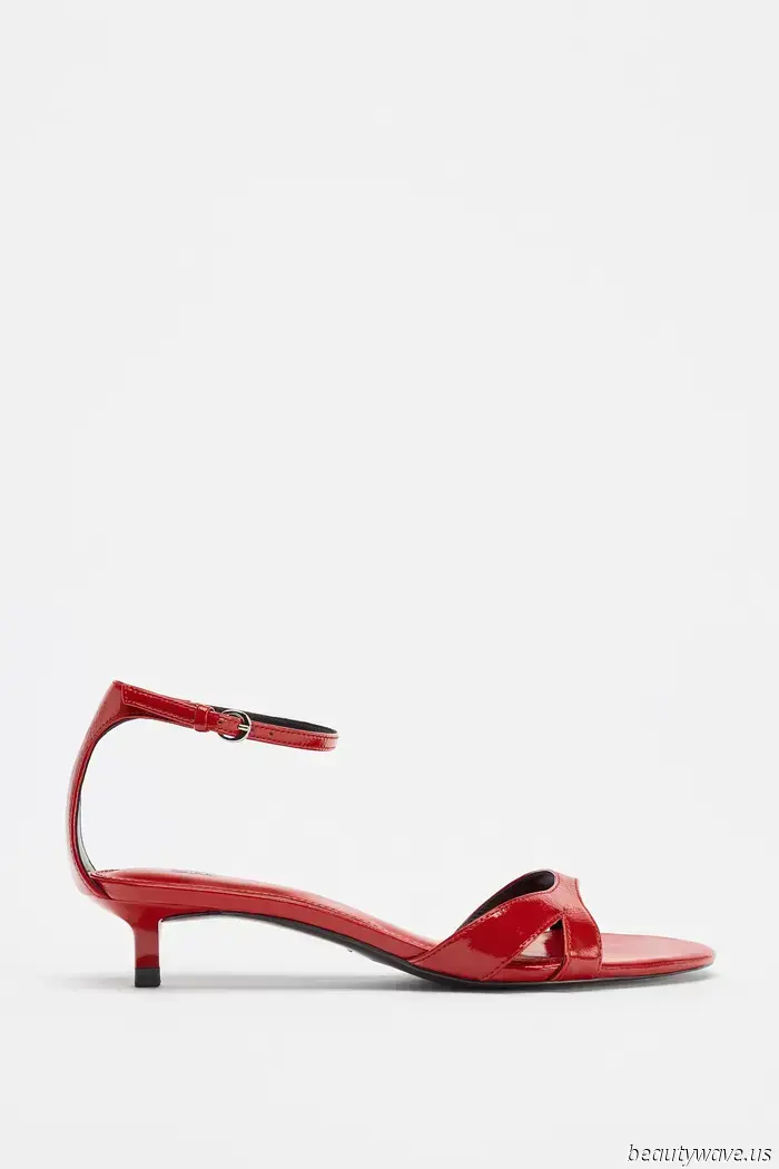 Schwarze High Heels sind in Ordnung, aber in Portofino weiß jeder, dass diese Schuhfarbe mit Kleidern eleganter aussieht.